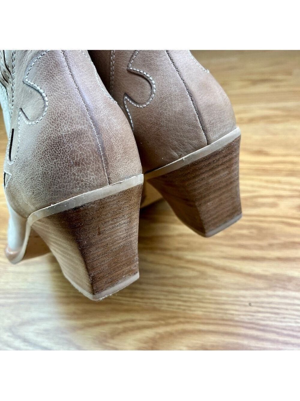 Like New Dolce Vita Ramson Cream Tan Leather Western Cowgirl Short Boots 8.5 - Picture 9 of 10